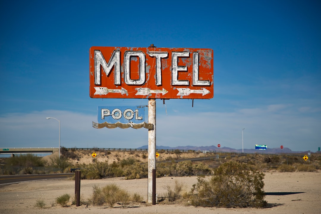 a motel sign in the middle of a desert