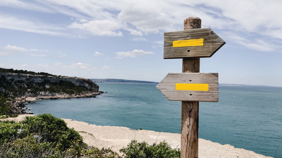 A wooden sign pointing to two different directions